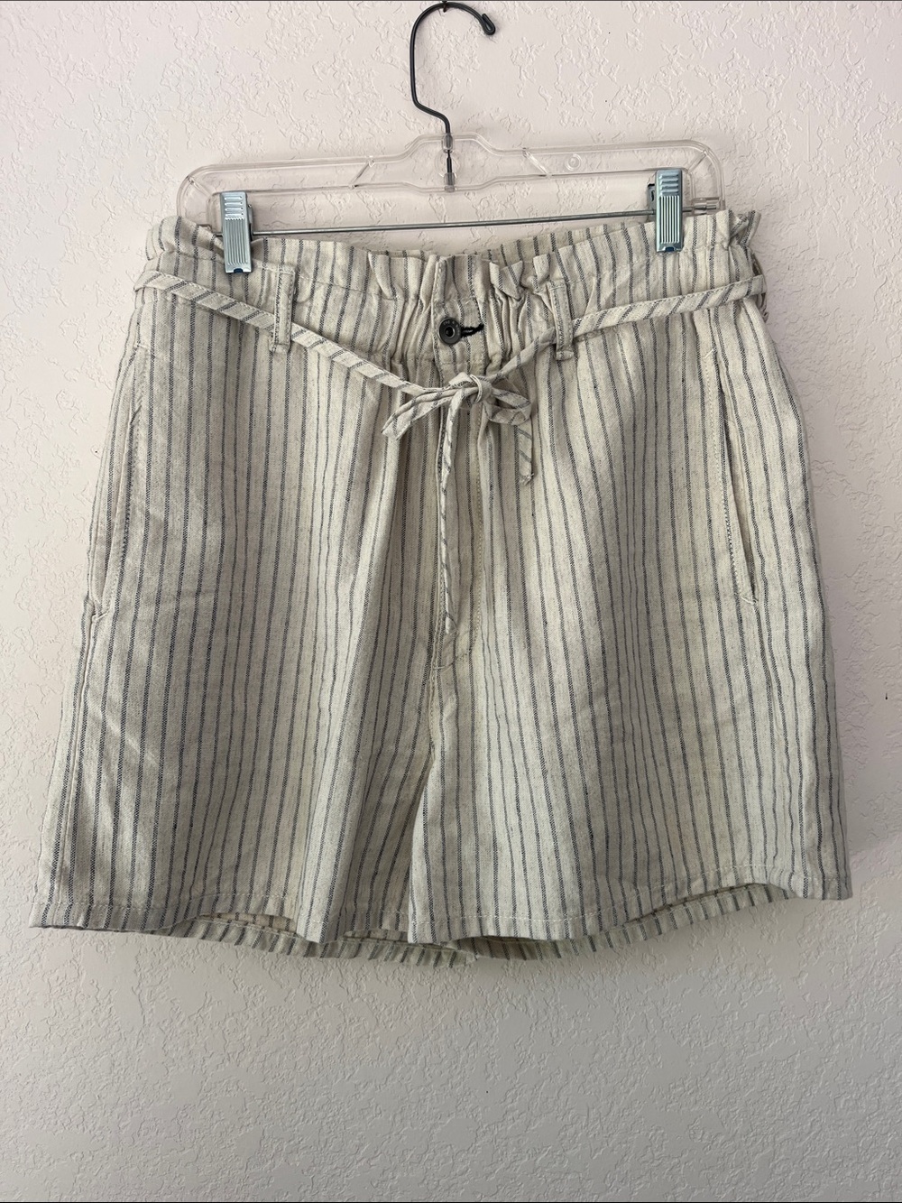 Striped Drawstring Linen-Blend Women's Shorts - Cream/Gray